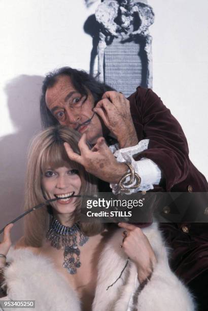 Amanda Lear et Salvador Dali dans les années 70s, France. Circa 1970.