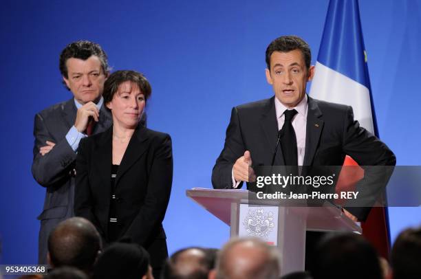 Nicolas Sarkozy avec Jean-louis Borloo et Fadela Amara a présenté uen nouvelle politique pour les banlieues à Paris le 8 février 2008, France.