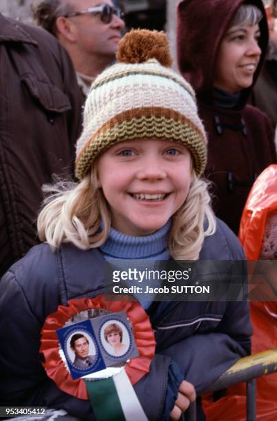 Enfant supporter du mariage princier entre Charles de Galles et Diana Spencer, en 1981, au Royaume-Uni.