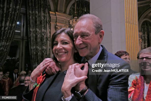 Le maire de Paris Bertrand Delanoë et sa première adjointe Anne Hidalgo dans les salons de l'Hôtel de Ville de Paris, lors de la cérémonie donnée à...