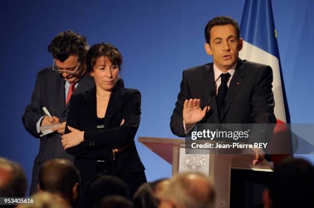 Nicolas Sarkozy avec Jean-louis Borloo et Fadela Amara a présenté uen nouvelle politique pour les banlieues à Paris le 8 février 2008, France.