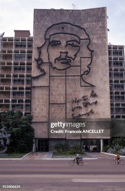 Portrait de Che Guevara sur la Plaza de la Revolucion à la Havane, en juin 1996, Cuba.