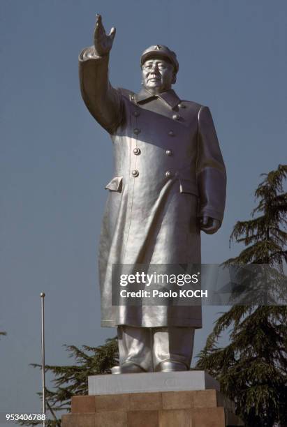 Statue de Mao Tsé-Toung dans le parc de l'école normale de Changsha, en Chine.