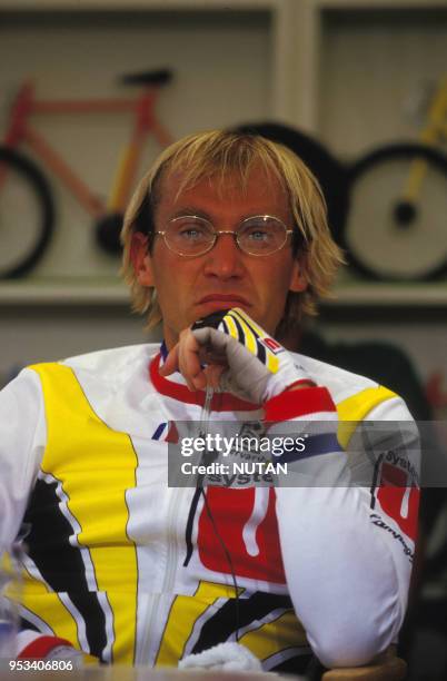 Portrait du cycliste français Laurent Fignon, à Bruxelles, Belgique.