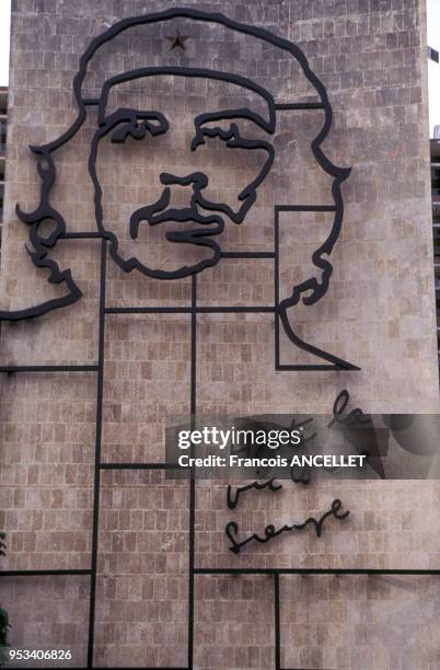 Portrait de Che Guevara sur la Plaza de la Revolucion à la Havane, en juin 1996, Cuba.