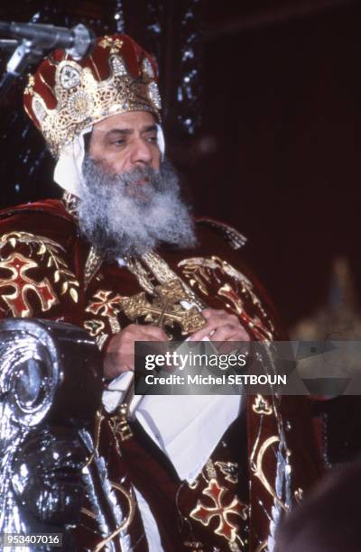 Le pape d'Alexandrie Chenouda III célébrant la messe de noël dans la cathédrale Saint-Marc du Caire, le 6 janvier 1985, Egypte.