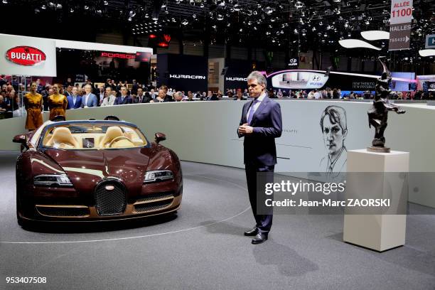 Wolfgang Schreiber, President de Bugatti Automobiles S.A.S à côte de la Rembrandt Bugatti presentée en première mondiale , lors de la conférence de...