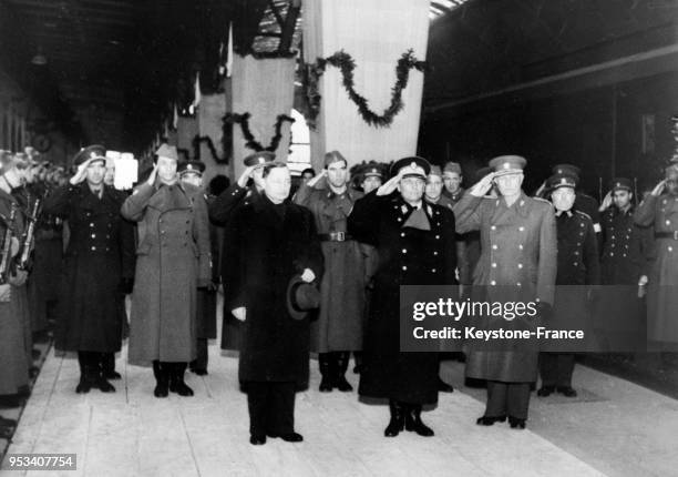 Le maréchal Tito à son arrivée en gare de Prague, Tchécoslovaquie en 1946.