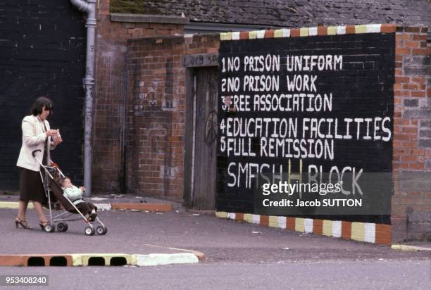 Peinture murale du "Smash H Block Committee" en 1981 à Belfast en Irlande du Nord.