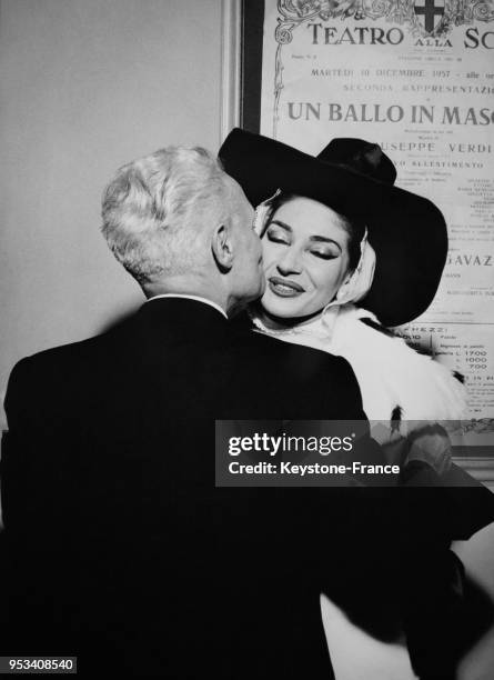 La cantatrice Maria Callas à la Scala de Milan, Italie, le 7 décembre 1957.