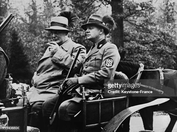Le général Göring sur une calèche partant pour la chasse à Braunschweig, Allemagne en 1935.