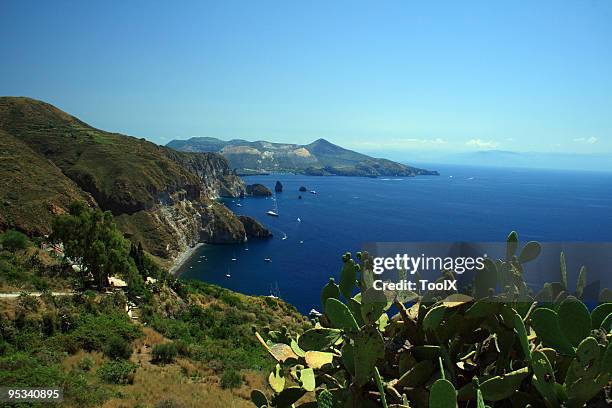 vista di lipari-quattrocchi - isola di lipari foto e immagini stock