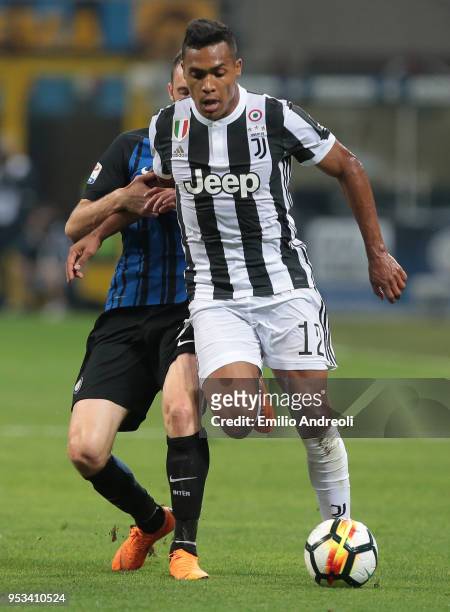 Alex Sandro of Juventus FC is challenged by Marcelo Brozovic of FC Internazionale Milano during the serie A match between FC Internazionale and...