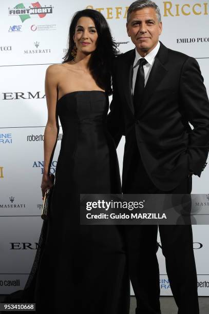 George Clooney et sa fiancée Amal Alamuddin arrivent au Palazzo Vecchio le 7 septembre 2014 pour assister à la soirée de gala 'Celebrity Fight Night'...