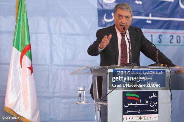 Ali Benflis candidat aux elections presidentielles lors d'un meeting le 5 avril 2014, Biskra, Algérie.