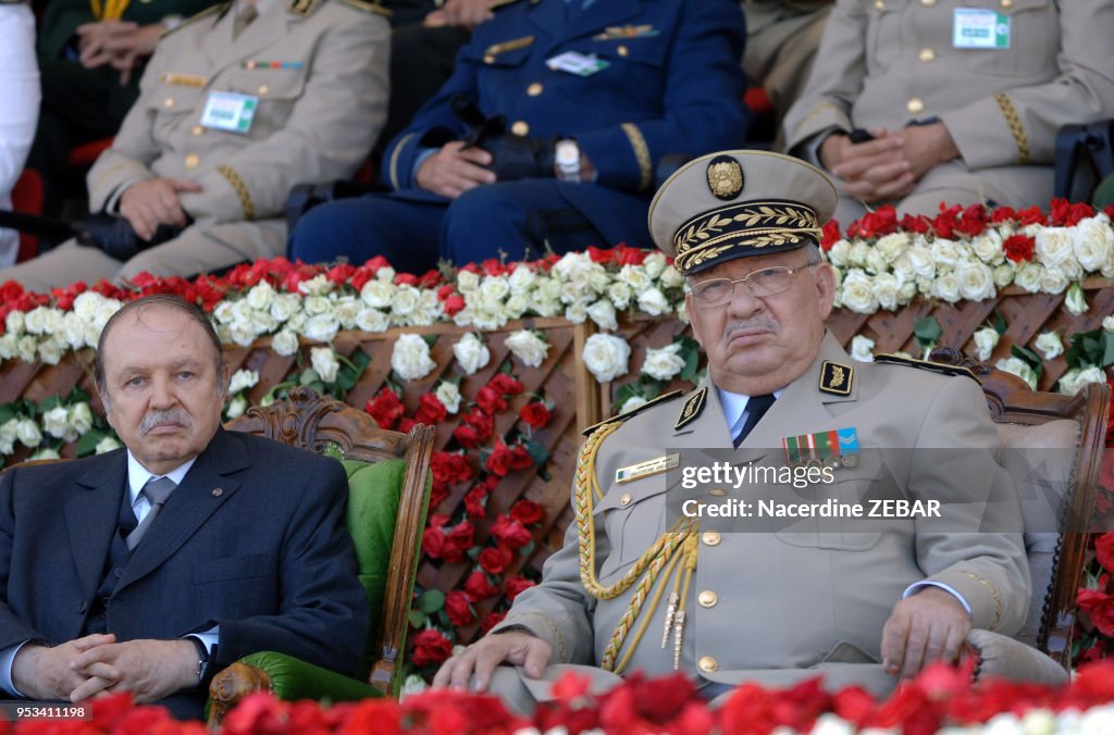 Abdelaziz Bouteflika Et Le General Major Gaid Salah