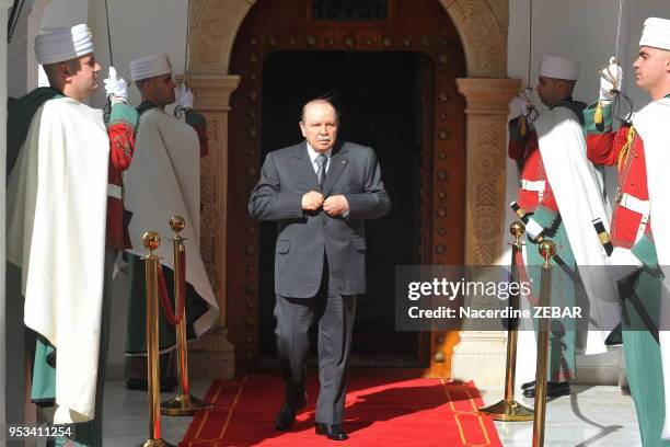 Le président Abdelaziz Bouteflika candidat à sa succession aux élections présidentielles d'avril 2014, ici le 11 mars 2013 à Cherchell dans la wilaya...