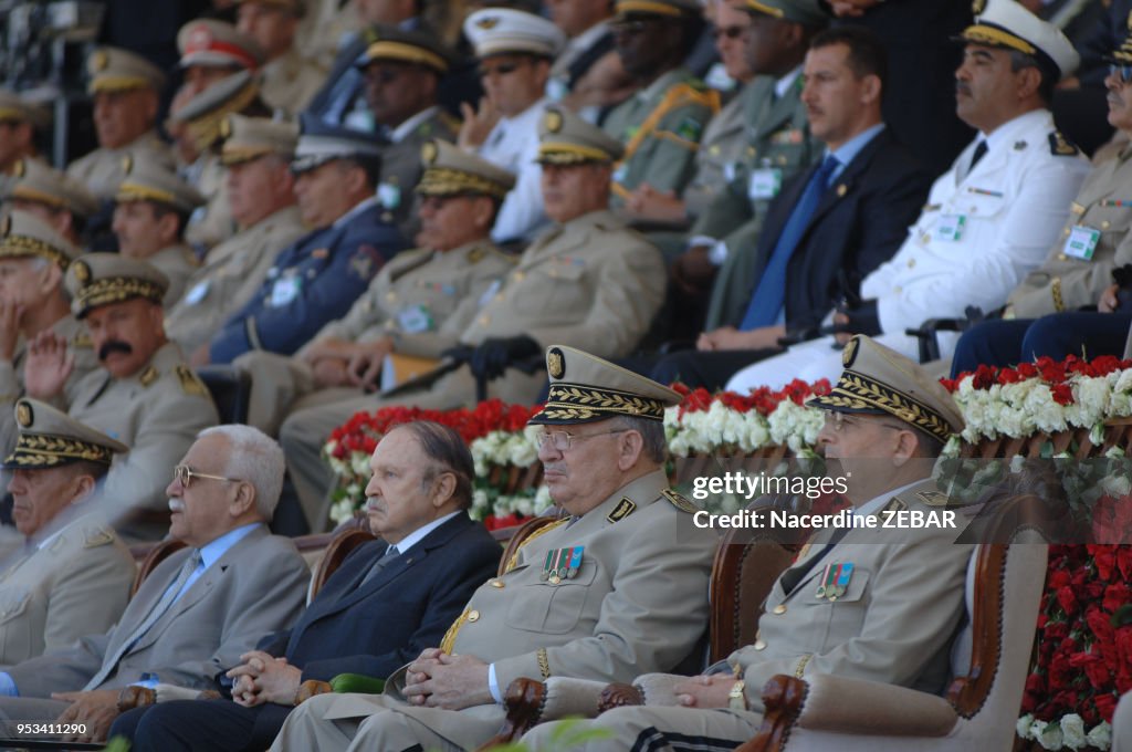 Abdelaziz Bouteflika Et Le General Major Gaid Salah