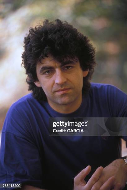 Le chanteur Italo-belge Claude Barzotti chez lui en Belgique en octobre 1990.