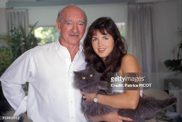 Eddie Barclay et sa femme Caroline dans leur villa de Ramatuelle en juillet 1991, France.