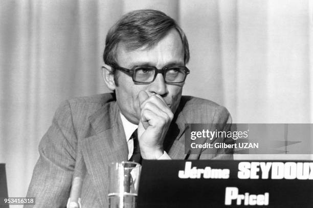 Jérôme Seydoux, PDG de Pathé, lors d'une conférence de presse le 12 octobre 1976 à Paris, France.