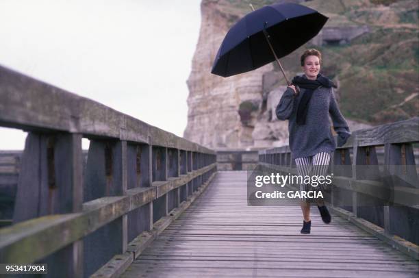 La chanteuse française Patricia Kaas sur le tournage de son clip 'elle voulait jouer cabaret' le 11 avril 1989 à Paris, France.