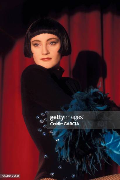 La chanteuse française Patricia Kaas sur le tournage de son clip 'elle voulait jouer cabaret' le 11 avril 1989 à Paris, France.