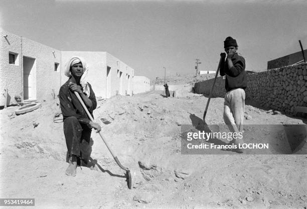 Ouvriers à Ofira-Charm el-Cheikh, Sinaï, zone occupée par Israël depuis la Guerre des Six Jours, en novembre 1978, Israël.