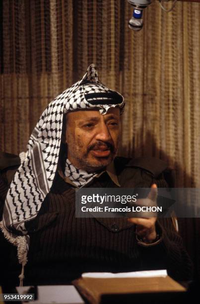 Portrait du leader palestinien de l'OLP Yasser Arafat en février 1988 en Tunisie.