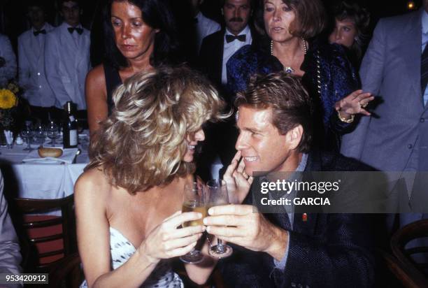 Farrah Fawcett et son compagnon Ryan O'Neal au Festival de Deauville en septembre 1984, France.