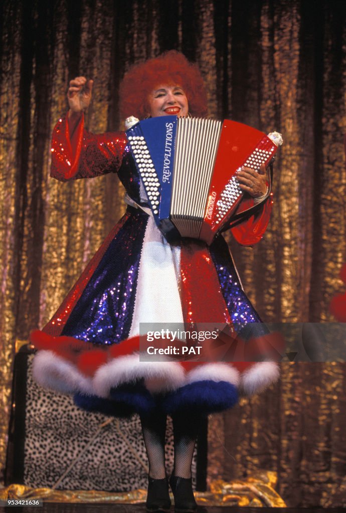 YVETTE HORNER AU CASINO DE PARIS