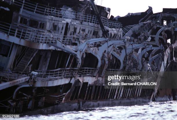 Epave de bateau en août 1981 sur l'île Moustique à Saint-Vincent-et-les Grenadines.