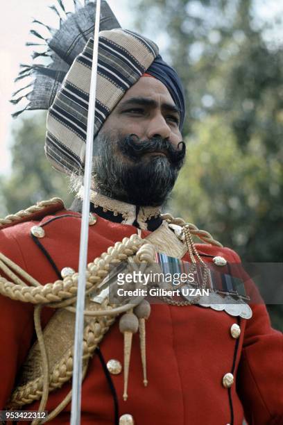 Un soldat indien en uniforme d'apparat, circa 1980 en Inde.