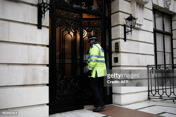 Police officer enters on December 26, 2009 the entrance building in central London where a student who is alleged to have attempted to blow up a...