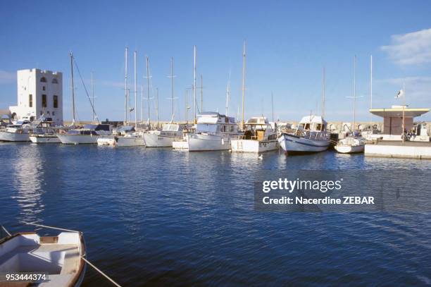 Port de plaisance de Sidi-Fredj en avril 1990 en Algérie.