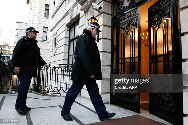 Police officers enter on December 26, 2009 the entrance building in central London where a student who is alleged to have attempted to blow up a...