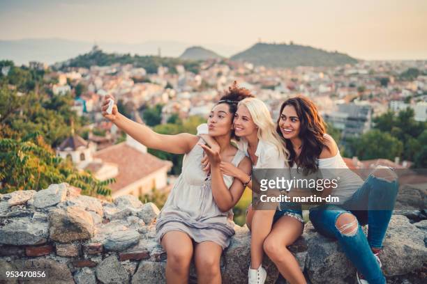 women taking selfies against the cityscape - girlfriend stock pictures, royalty-free photos & images