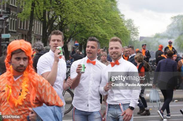 king's day celebration in amsterdam,netherlands - prinsengracht stock pictures, royalty-free photos & images