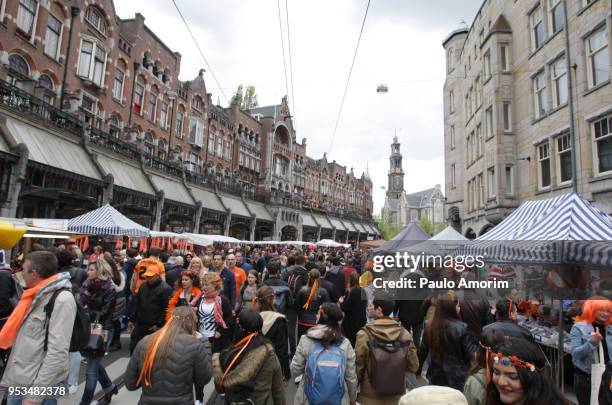 king's day celebration in amsterdam,netherlands - prinsengracht stock pictures, royalty-free photos & images