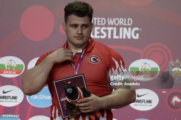 Turkey's Rıza Kayaalp wins gold at European Wrestling Championships