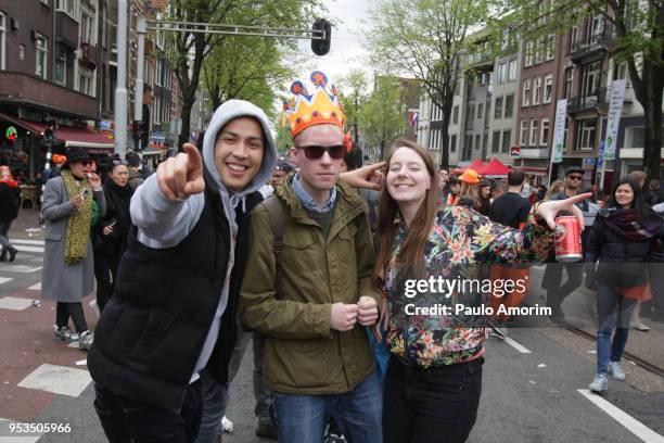 king's day celebration in amsterdam,netherlands - prinsengracht stock pictures, royalty-free photos & images