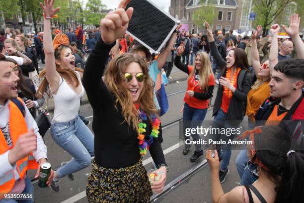 king's day celebration in amsterdam,netherlands - prinsengracht stock pictures, royalty-free photos & images