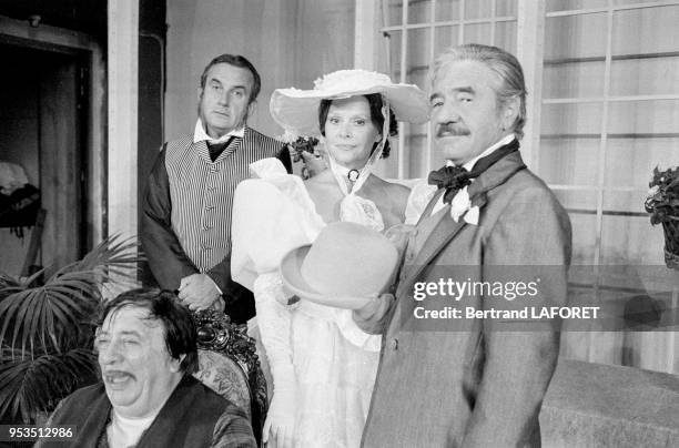 Daniel Ceccaldi, Jean-Pierre Darras et Christiane Minazzoli dans la pièce de théâtre 'Le Don Juan de la Creuse' à Paris en septembre 1983, France.