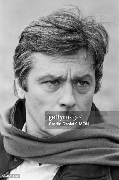 Alain Delon lors du tournage du téléfilm 'Cinéma' en avril 1988 à Paris, France.