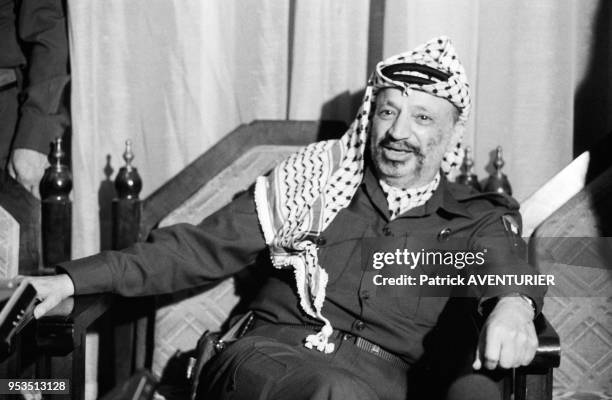 Le leader de l'OLP Yasser Arafat le 12 novembre 1988 à Alger, Algérie.