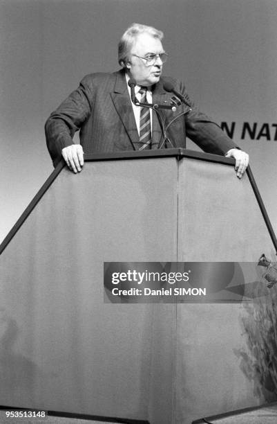 Pierre Mauroy lors d'un conseil national du Parti socialiste le 12 novembre 1988 à Epinay-sur-Seine, France.