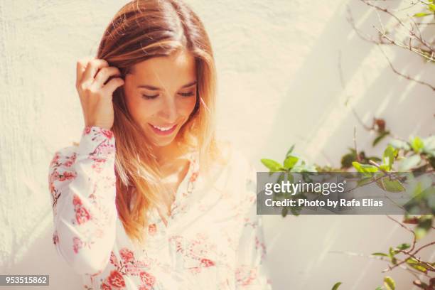 pretty woman looking down at the garden - down blouse stockfoto's en -beelden
