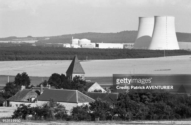 Vue de la centrale nucléaire de Nogent-sur-Marne en novembre 1988, France.