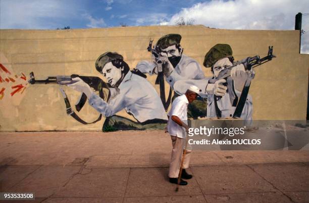 Peinture murale de soldats le 3 novembre 1991 à Cuba.