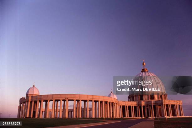 La basilique Notre-Dame de la Paix consacrée par le pape Jean-Paul II le 10 septembre 1990 à Yamoussoukro en Côte d?Ivoire.